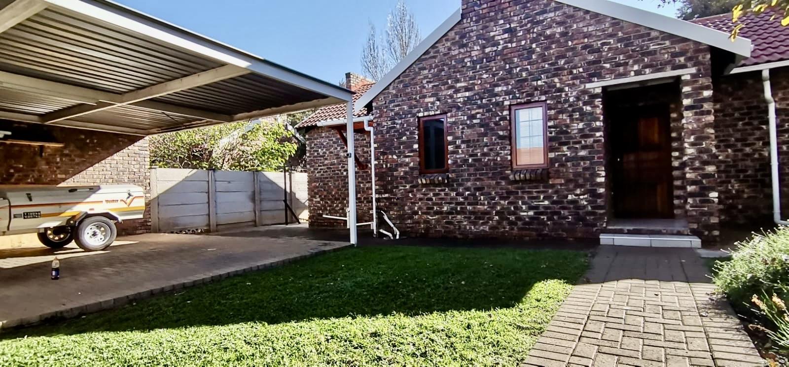 2 Bedroom Property for Sale in Langenhovenpark Free State